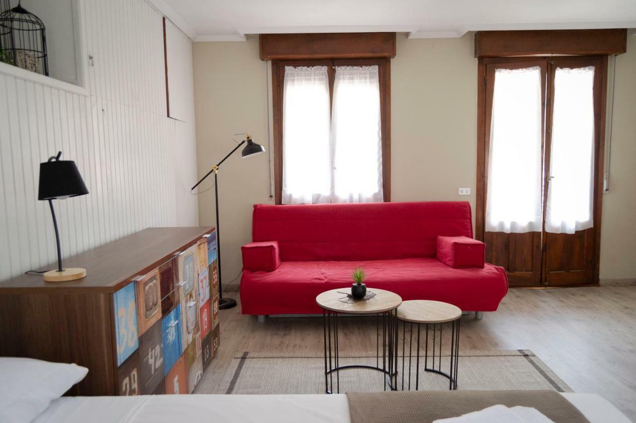 Tres Puentes Anguiano Apartamentos Y Hostal 外观 照片