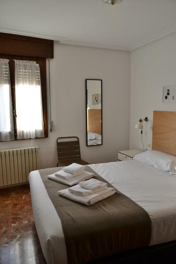 Tres Puentes Anguiano Apartamentos Y Hostal 外观 照片