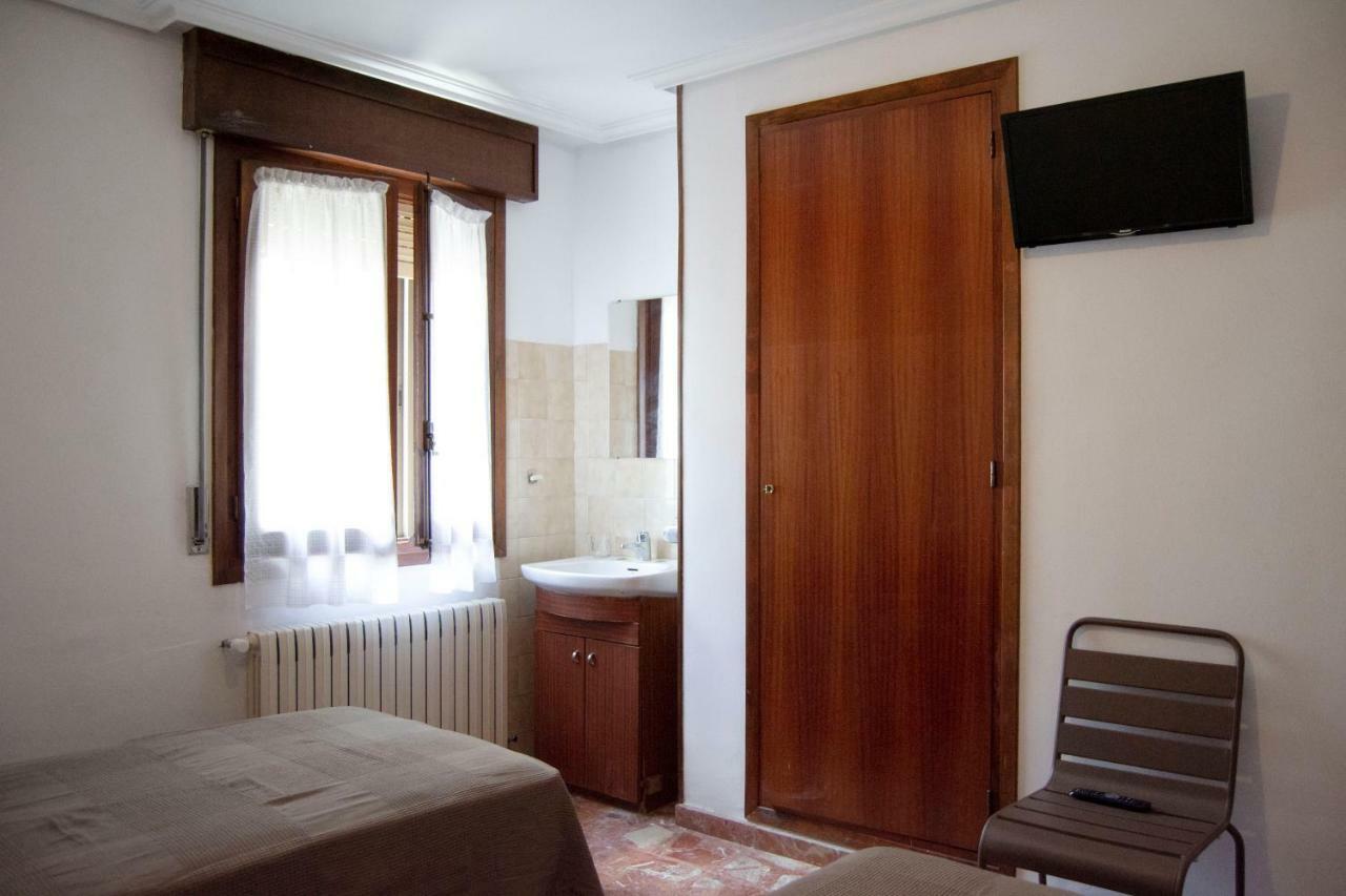 Tres Puentes Anguiano Apartamentos Y Hostal 外观 照片