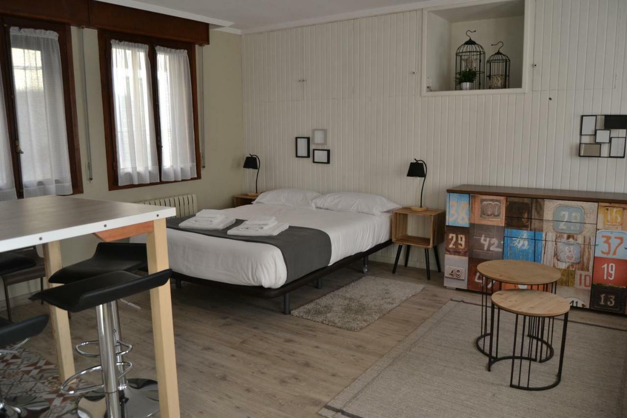 Tres Puentes Anguiano Apartamentos Y Hostal 外观 照片