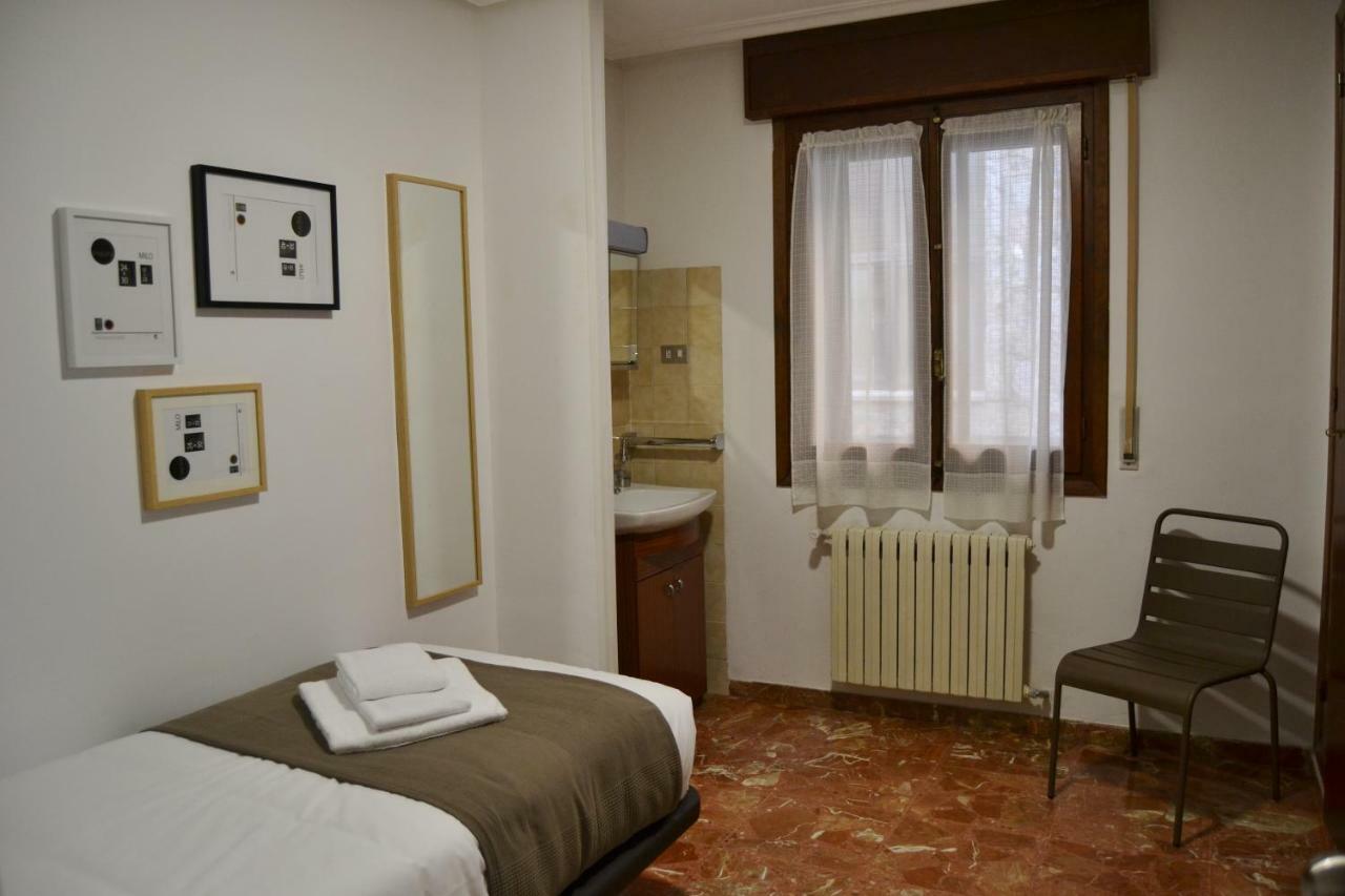 Tres Puentes Anguiano Apartamentos Y Hostal 外观 照片